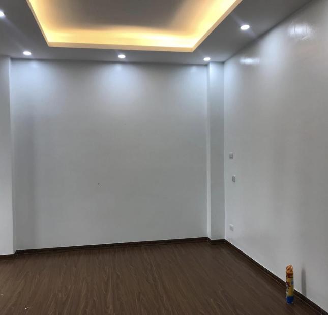 Cần bán gấp nhà ở Giap Bát, Giai Phóng, 42m2, ô tô đỗ cửa, dân trí cao,  gía: 3.95 tỷ