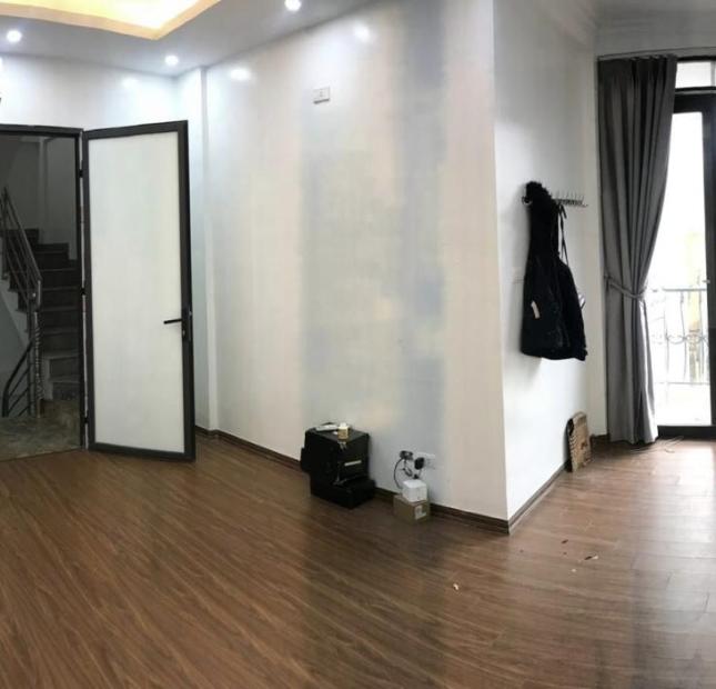 Cần bán gấp nhà ở Giap Bát, Giai Phóng, 42m2, ô tô đỗ cửa, dân trí cao,  gía: 3.95 tỷ