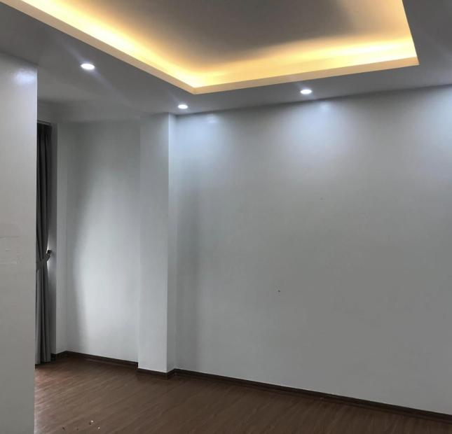 Cần bán gấp nhà ở Giap Bát, Giai Phóng, 42m2, ô tô đỗ cửa, dân trí cao,  gía: 3.95 tỷ