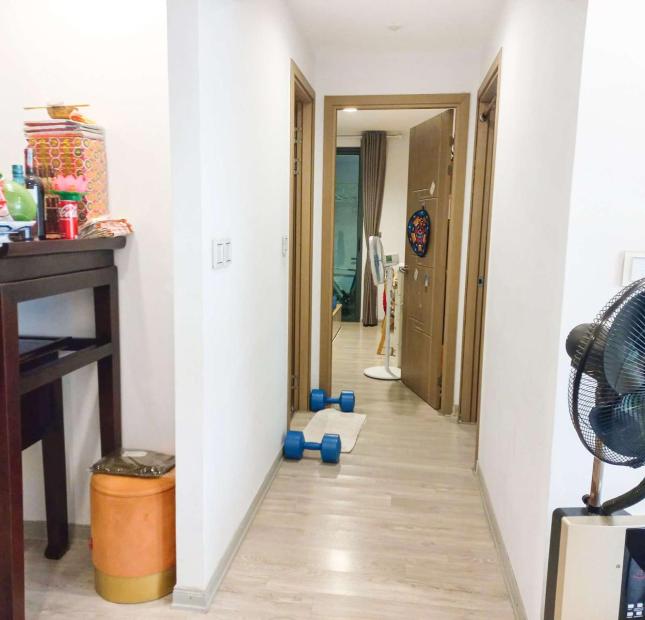 Rẻ, cần bán căn hộ chung cư Việt Hưng, Long Biên, tặng nội thất, tầng 3, 76m, giá 1 tỷ 6