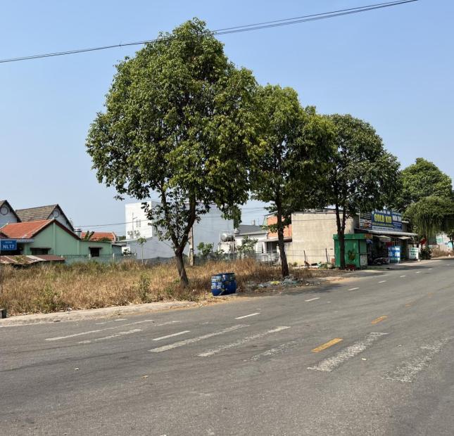 Cần bán lô đất 150m2 (5x30m) đối diện chợ, sát khu công nghiệp Việt-Sing, dân cư đông