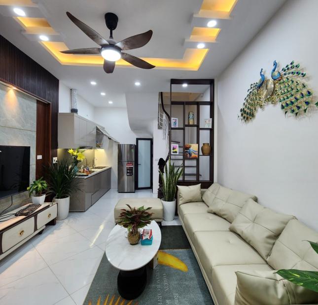 Bán nhà đường Trường Chinh. 36m2. 5 Tầng. Hơn 4 Tỷ. PHÂN LÔ. Ô TÔ. Nhà đẹp, ở ngay. 0378230032