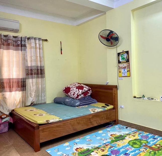 nhà Nguyễn Văn Trỗi 38m x 5 tầng, mt: 5m, giá chào 4.25 tỷ, cách ô tô tránh 5m