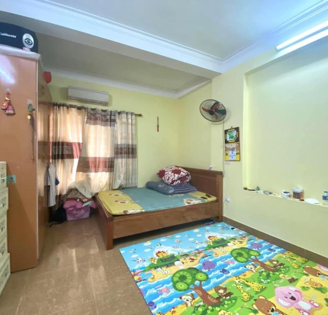 nhà Nguyễn Văn Trỗi 38m x 5 tầng, mt: 5m, giá chào 4.25 tỷ, cách ô tô tránh 5m