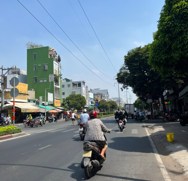 Mặt tiền Lạc Long Quân P.5 Q.11 (4 * 19m) 4 lầu - Giá 15.5 tỷ TL.