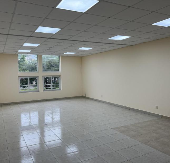 Cho thuê nhà phố mặt tiền đường Nguyễn Văn Linh, giá 50 triệu