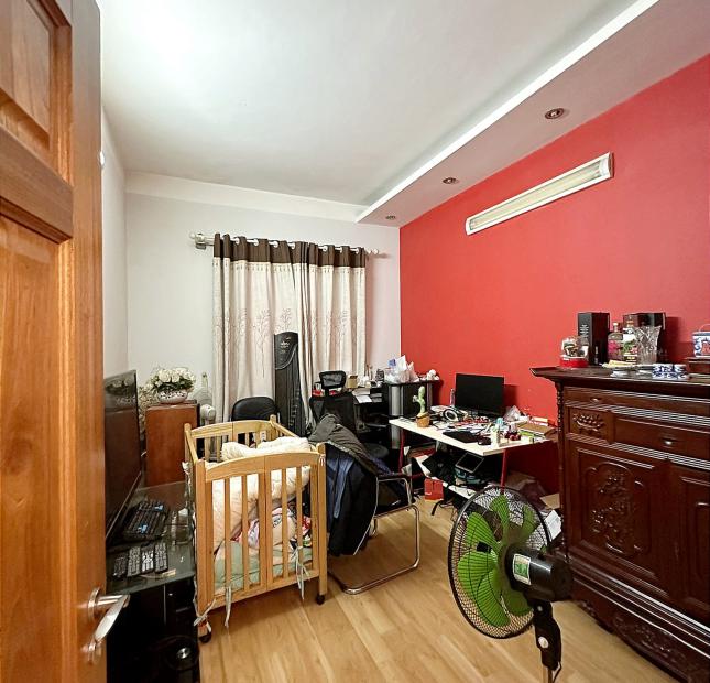 Chung cư đường Nguyễn Ngọc Vũ, tầng trung, view đẹp, 3PN, 3.4 tỷ