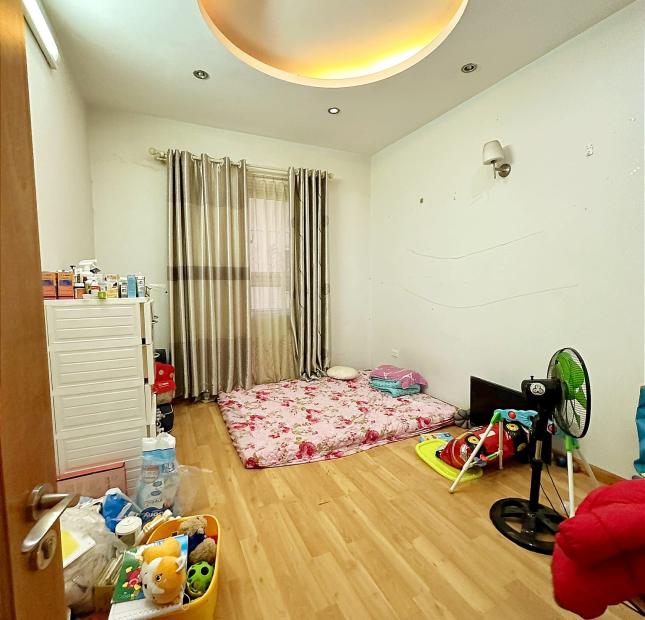 Chung cư đường Nguyễn Ngọc Vũ, tầng trung, view đẹp, 3PN, 3.4 tỷ