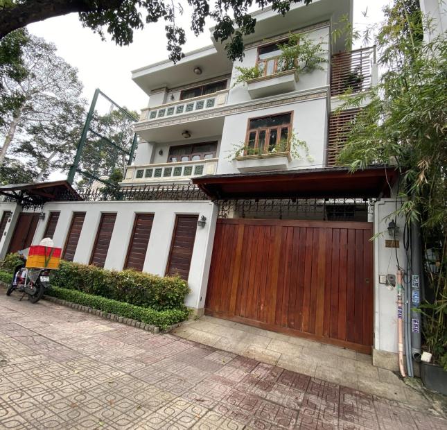 BIỆT THỰ MT P.TÂN ĐỊNH, Q1, 10MX23M, NỞ HẬU 250M2, 1 TRỆT 3 LẦU, HỒ BƠI GIÁ 100 TỶ