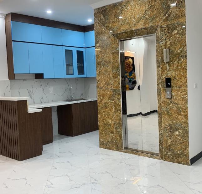 Bán nhà đường Trường Chinh, quận Thanh Xuân. 50m2, 6T, MT 6.2m, hơn 8 Tỷ. Ô TÔ. THANG MÁY. 0378230032