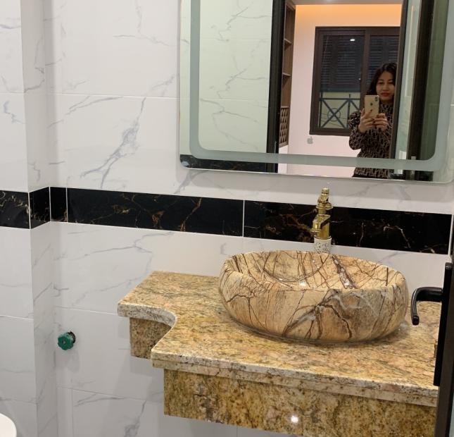 Bán nhà đường Trường Chinh, quận Thanh Xuân. 50m2, 6T, MT 6.2m, hơn 8 Tỷ. Ô TÔ. THANG MÁY. 0378230032