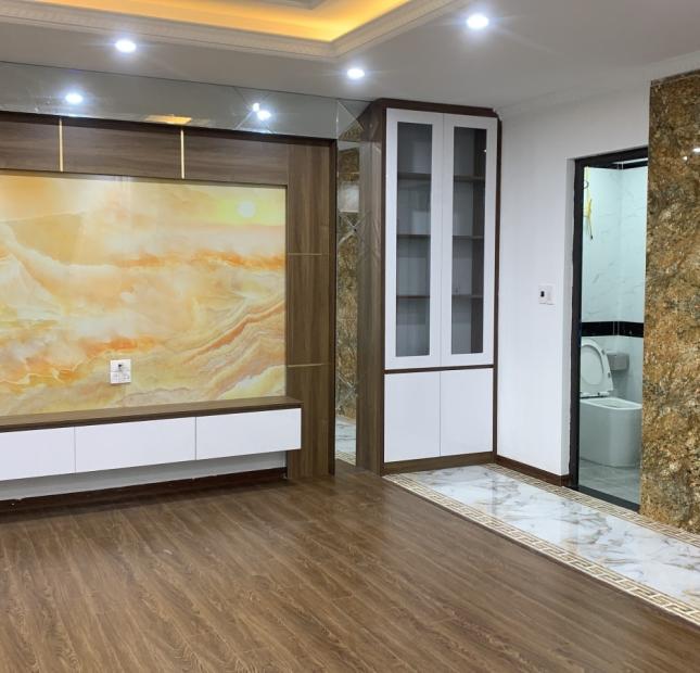 Bán nhà đường Trường Chinh, quận Thanh Xuân. 50m2, 6T, MT 6.2m, hơn 8 Tỷ. Ô TÔ. THANG MÁY. 0378230032