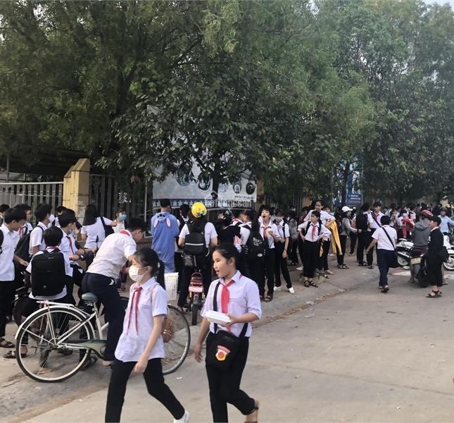 Gấp! Gồng lãi không nổi bán gấp góc 2MT 2675m2 ngay chợ dân đông giá 320 triệu/sổ