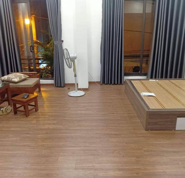 bán nhà  gần Hồ 45m x 5 tầng, mt: 6.3m
CÁCH 10m RA HỒ - 5M RA Ô TÔ TRÁNH