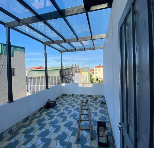 bán nhà  gần Hồ 45m x 5 tầng, mt: 6.3m
CÁCH 10m RA HỒ - 5M RA Ô TÔ TRÁNH