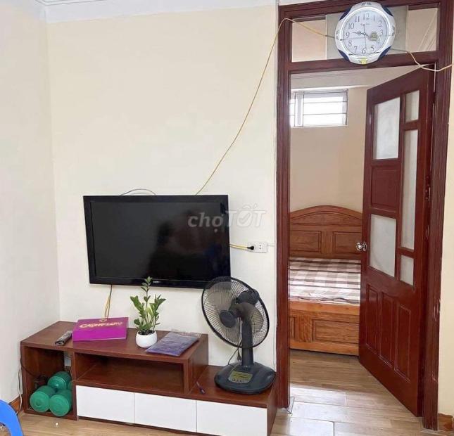 Chính chủ bán gấp căn hộ chung cư mini 2 PN ở đường Giải Phóng, Hoàng Mai 54m2 giá nhỉnh 1 tỉ