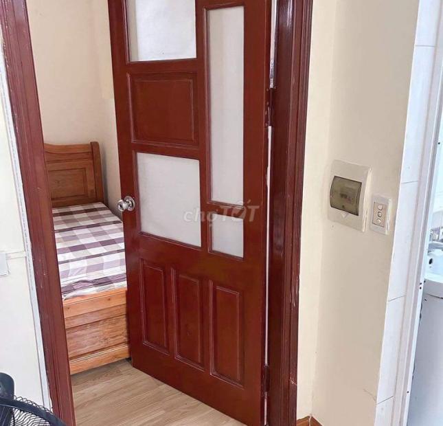 Chính chủ bán gấp căn hộ chung cư mini 2 PN ở đường Giải Phóng, Hoàng Mai 54m2 giá nhỉnh 1 tỉ