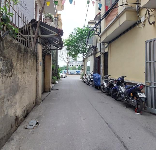 Mảnh Đất Siêu Đẹp, Sát Trục Đường 22m nối phố Hồng Tiến sang Lâm Du, Ôtô thông tứ tung.