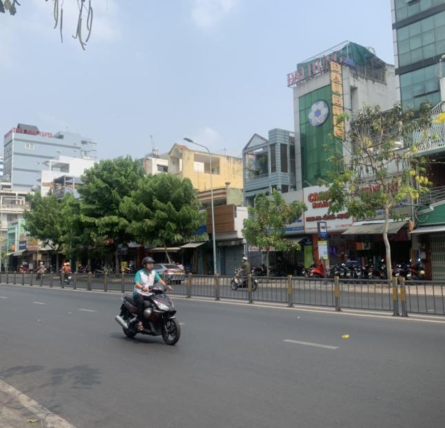 Quá tốt để có vị trí mặt tiền Lạc Long Quân, Quận 11, Kinh doanh tuyệt vời