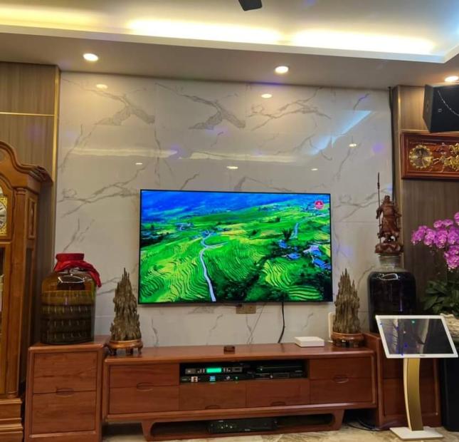 Bán nhà  LẠC LONG QUÂN , Ô TÔ , LÔ GÓC , NGÕ THÔNG 82M 4tầng 8.6 tỷ 0988357957