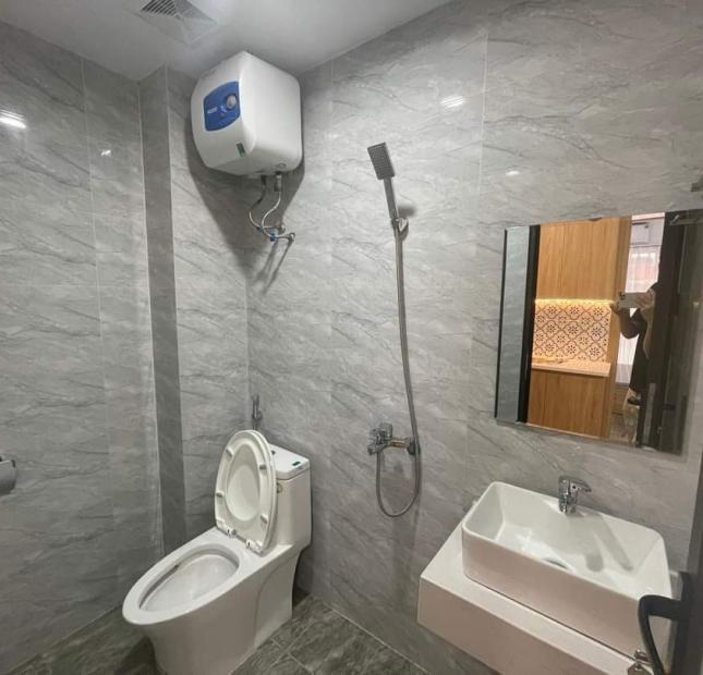 Chính chủ cần bán căn CCMN giải Phóng Có sân rộng 50m2 giá 860tr, ở ngay