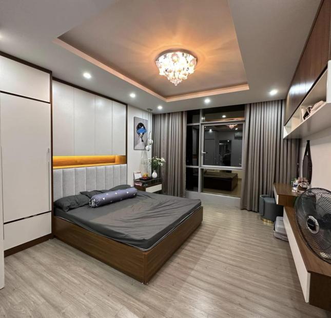 Bán NHANH căn hộ Eurowindow Multi Complex Trần Duy Hưng 101m2, 5.1 tỷ tầng trung, tặng hết nội thất