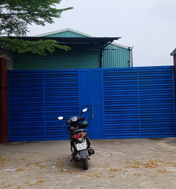 Cho thuê xưởng 1000m2 kèm nhà ở sau xưởng mặt tiền đường nhựa Nguyễn Hữu Trí , Long An