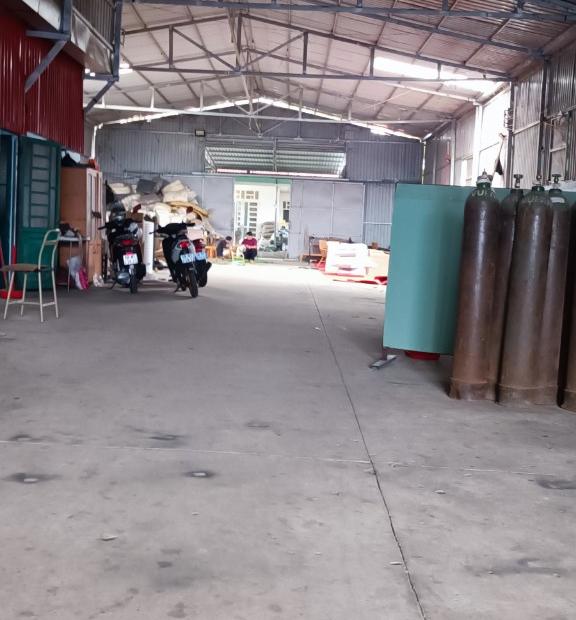 Cho thuê xưởng 1000m2 kèm nhà ở sau xưởng mặt tiền đường nhựa Nguyễn Hữu Trí , Long An