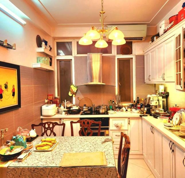 Bán nhà Hoàng Hoa Thám 74m giá 5.8 tỷ 2 thoáng