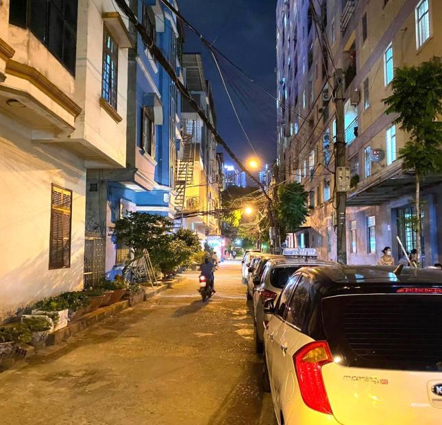 Bán nhà CẦU GIẤY, 80m, MT 11m, nhỉnh 17 tỷ, Phân lô, KD, ô tô tránh, ở ngay