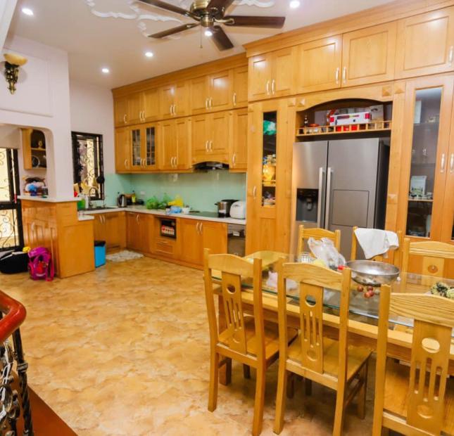 Bán nhà CẦU GIẤY, 80m, MT 11m, nhỉnh 17 tỷ, Phân lô, KD, ô tô tránh, ở ngay