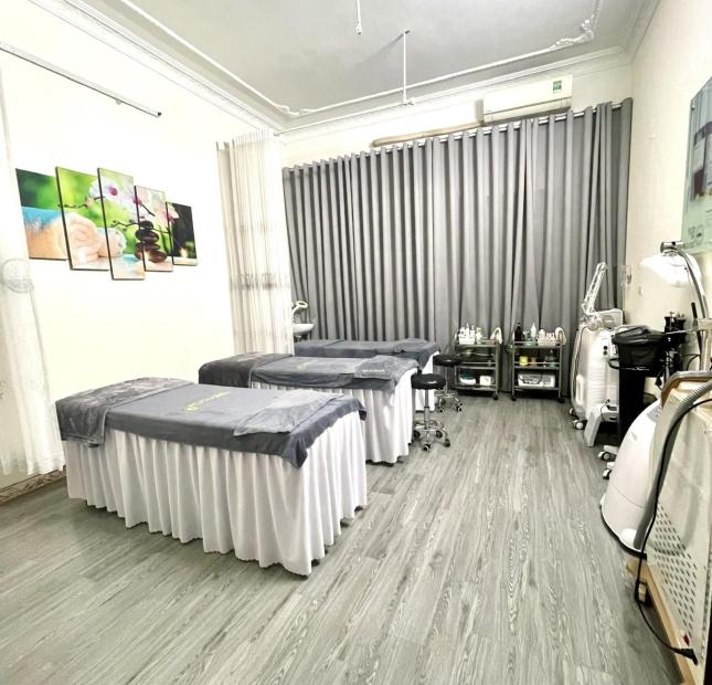 Tôi cần cho thuê lâu dài nhà 4 tầng đã làm nội thất rất đẹp để phục vụ kinh doanh