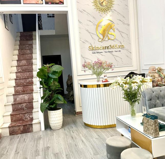 Tôi cần cho thuê lâu dài nhà 4 tầng đã làm nội thất rất đẹp để phục vụ kinh doanh