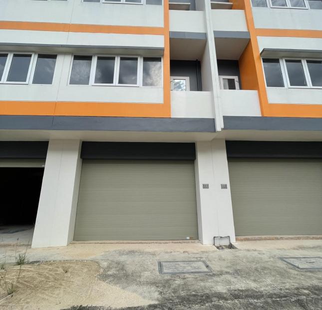 Cần Bán Gấp Căn Shophouse 1 trệt 2 lầu mặt tiền chính kinh doanh