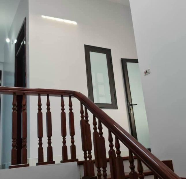 Bán nhà 3 tầng ngõ phố Bình Lộc, ph Tân Bình, TP HD, 70m2, mt hơn 5m, 3 ngủ, sân để xe, 2.5x tỷ
