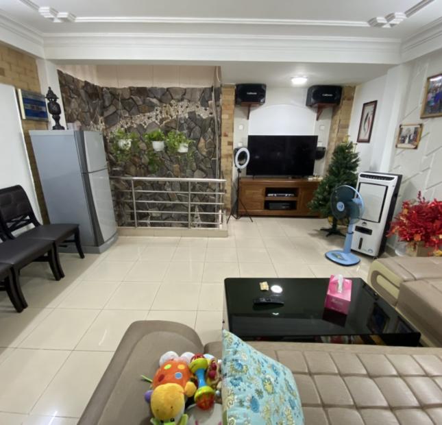 CC bán nhà hẻm 8m 4.6x15 đường Lê Quang Định giá 13 tỷ TL mạnh