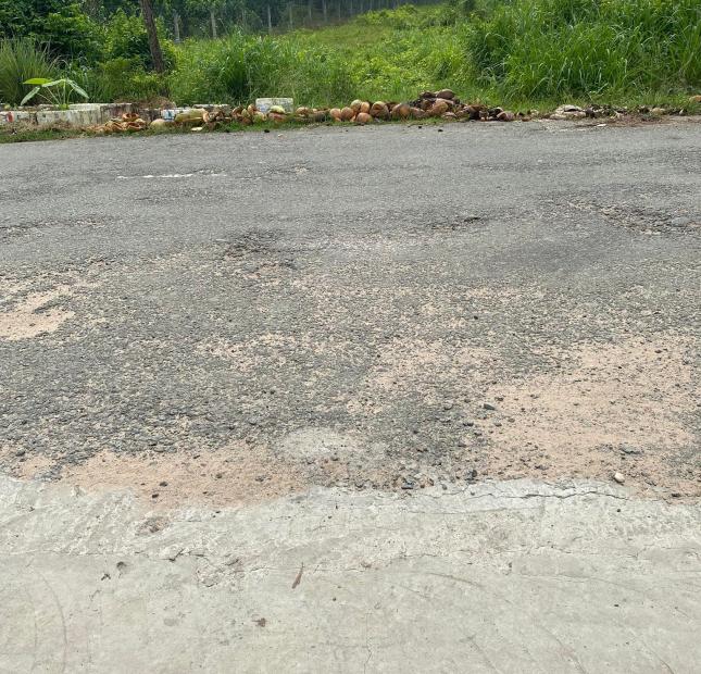 Chính chủ cần bán gấp đất Phú An, Bến Cát ngộp nặng, mặt tiền đường nhựa 12m, gi.á 4tr9/m2.