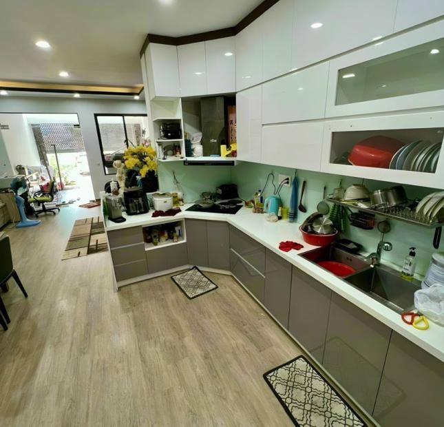 Bán nhà 4 tầng Hoàng Quốc Việt, Quận 7, DT 5x16m. Giá 10,7 tỷ