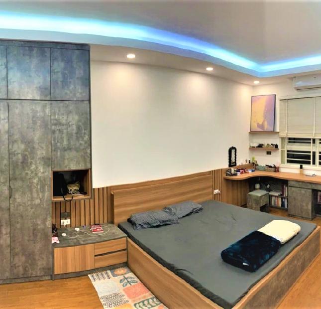 Bán CH Nguyễn Ngọc Vũ, 125m2, 3 ngủ, Chỉ 4,7 tỷ, Nhà đẹp, Nội thất nhập khẩu, Tiện ích ngập tràn