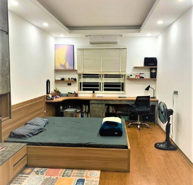 Bán CH Nguyễn Ngọc Vũ, 125m2, 3 ngủ, Chỉ 4,7 tỷ, Nhà đẹp, Nội thất nhập khẩu, Tiện ích ngập tràn