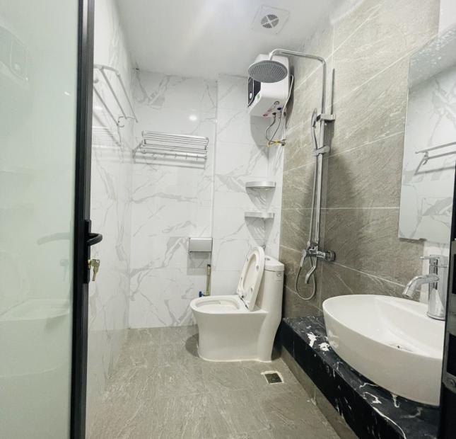 Bán CCMN Cầu Giấy 35m2x6T, 10P khép kín, 20m ô tô, 30 triệu/tháng, giá nhỉnh 4 tỷ