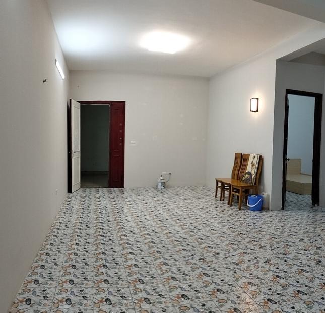 Bán cắt lỗ căn hộ 76m2 2PN tại KĐT Việt Hưng, Căn góc, View sân tenis, Giá 1.5 tỷ!