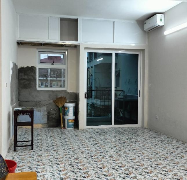 Bán cắt lỗ căn hộ 76m2 2PN tại KĐT Việt Hưng, Căn góc, View sân tenis, Giá 1.5 tỷ!