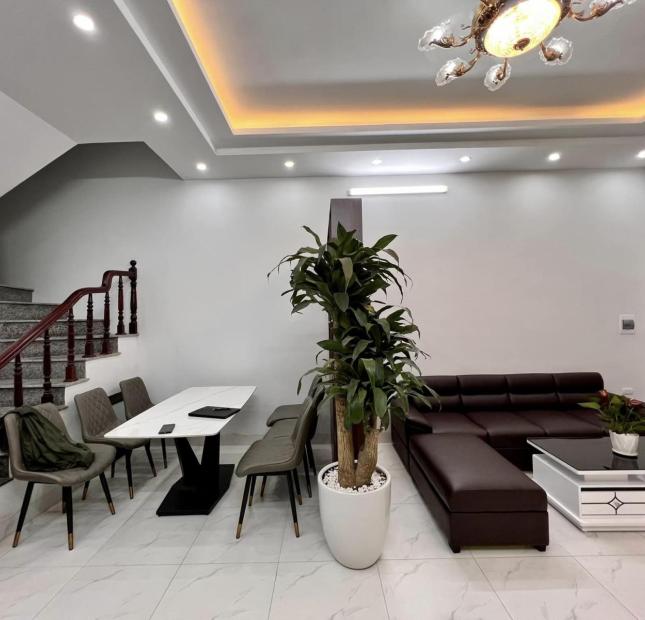 nhà Thái Thịnh 60m x 5 tầng, mt: 5m, ô tô đỗ khi cần, sổ vuông A4