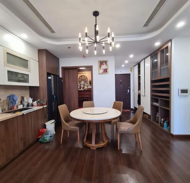 Chuyển nhượng căn Penhouse 141m2, 3 ngủ, 2 wc, tòa Gold Tower, 275 Nguyễn Trãi, Thanh Xuân. Giá