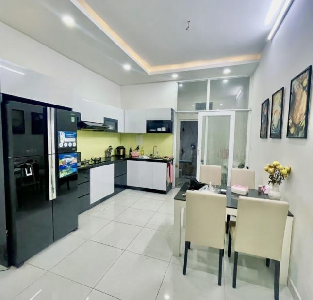 Bán nhà HXH 12m, CMT8 Quận 10, DT 6x8m, 5 Tầng, Giá Cực Rẻ 8.8 tỷ