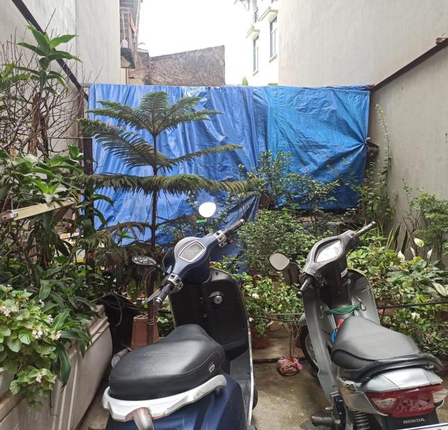 BÁN GẤP ĐẤT ĐẸP BỒ ĐỀ, VUÔNG VẮN, Ô TÔ VÀO, SÁT PHỐ 45M MT4M HƠN 4 TỶ.