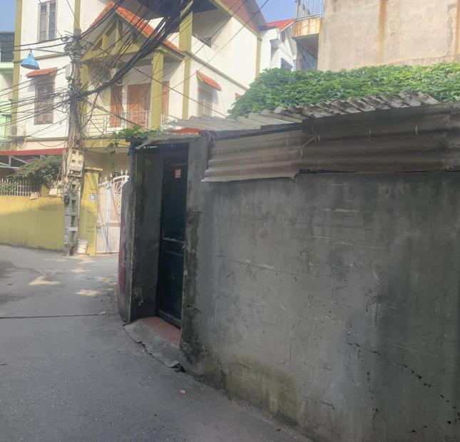 BÁN ĐẤT TẶNG  NHÀ PHỐ  GIA QUẤT LÔ GÓC DT 55 M  GIÁ 2.7 TỶ Ô TÔ QUA, HÀNG XÓM CC HOMELAND.