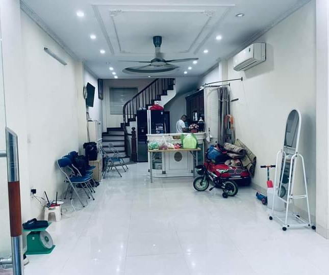 Bán nhà ĐườngTân Mai 50m2x5T, 4m mặt tiền, kinh doanh, ô tô tránh!