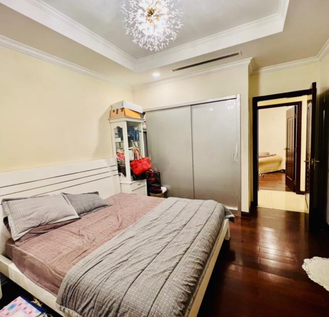 CHỦ NHÀ ĐỊNH CƯ NƯỚC NGOÀI BÁN GẤP CCCC Royal City tòa R1 Quận Thanh Xuân 